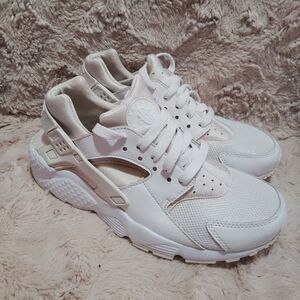 NIKE Air Huarache Run Sneakers. Size 5y